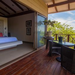 Hotel rooms with queen beds in Costa Rica